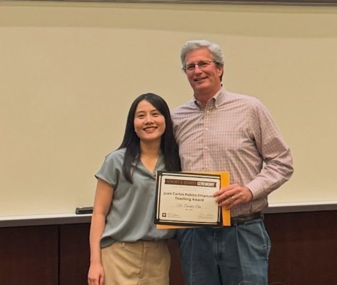 Dr. Candice Chu receiving the Juan Carlos Robles Emanuelli Teaching Award certificate
